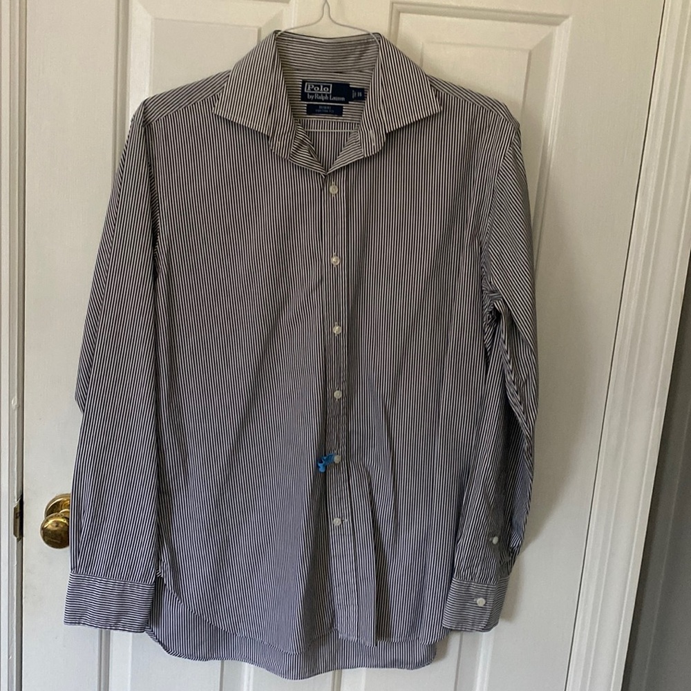 Ralph Lauren strapped long sleeves buttons down shirt in perfect condition.